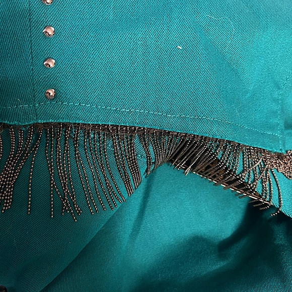 Teal Capri with Fun accents - Picture 3 of 5